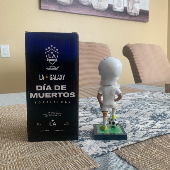 LA GALAXY DIA DE LOS MUERTOS BOBBLEHEAD 2024 - Picture 2 of 5